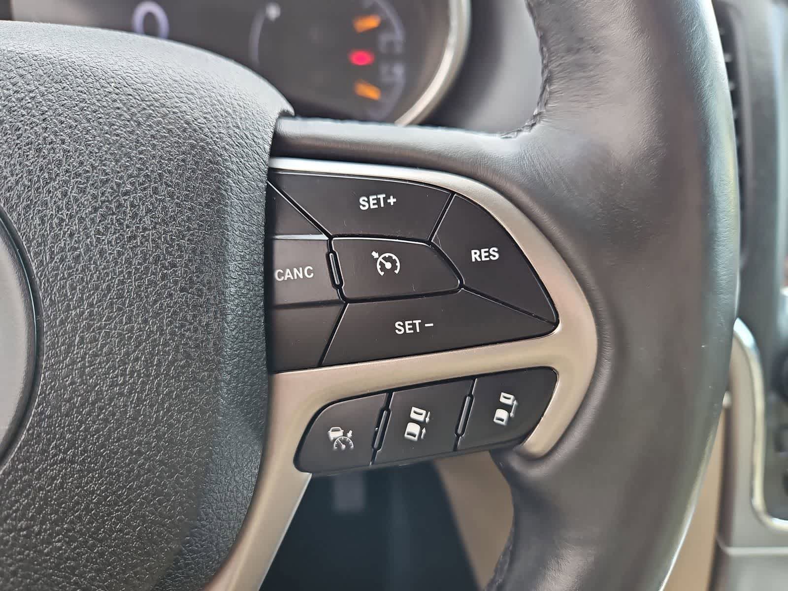Used 2018 Jeep Grand Cherokee Limited AWD/4WD image 24