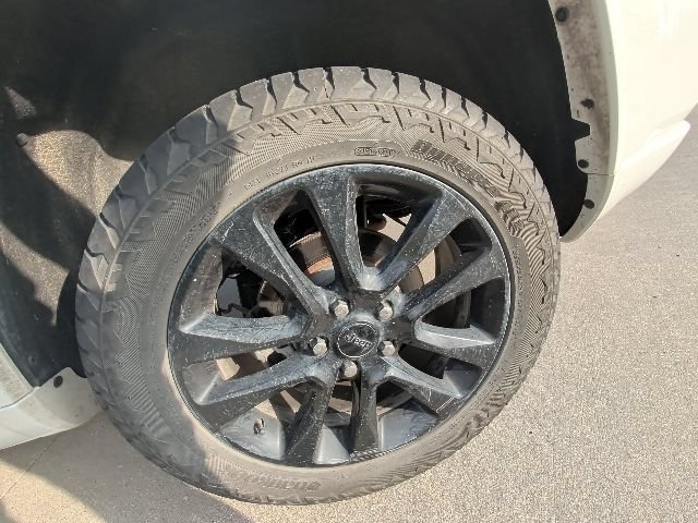 Used 2017 Jeep Grand Cherokee Altitude AWD/4WD image 16