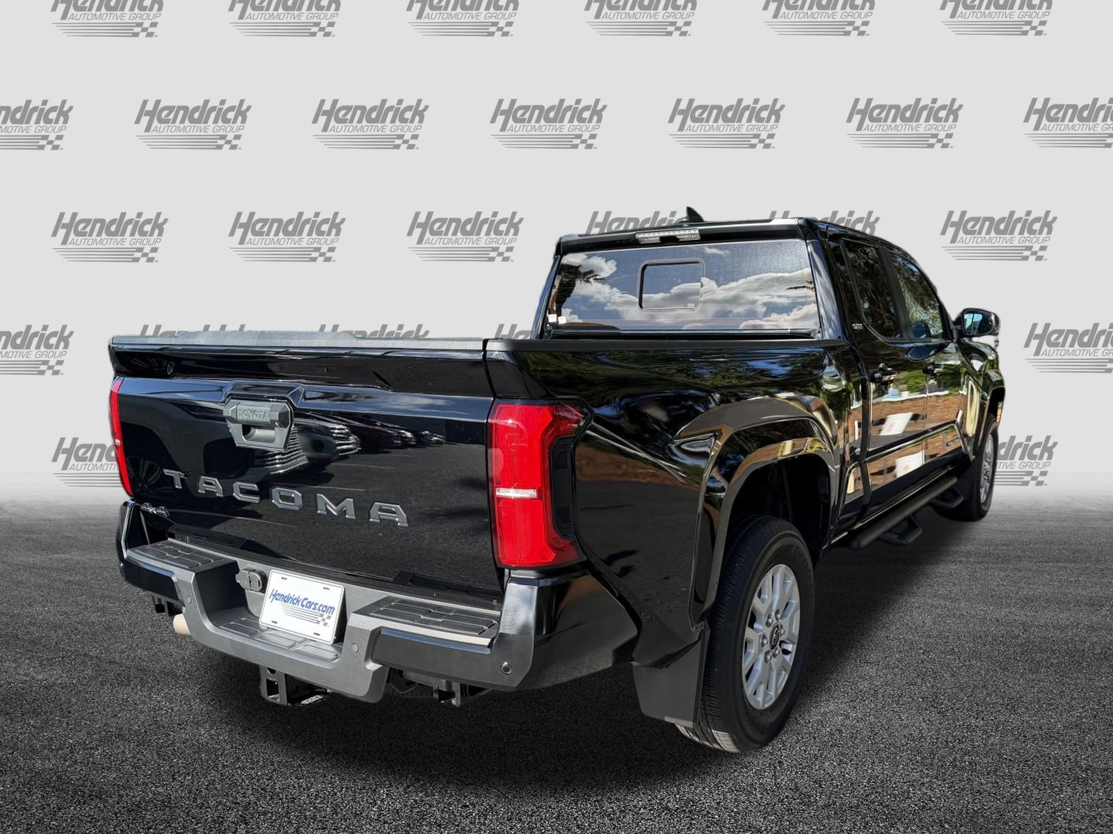 Used 2024 Toyota Tacoma SR5 AWD/4WD image 9