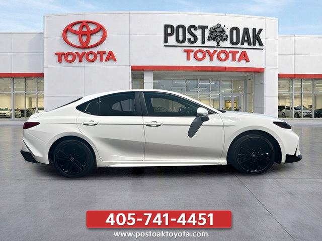 Used 2025 Toyota Camry SE FWD image 9