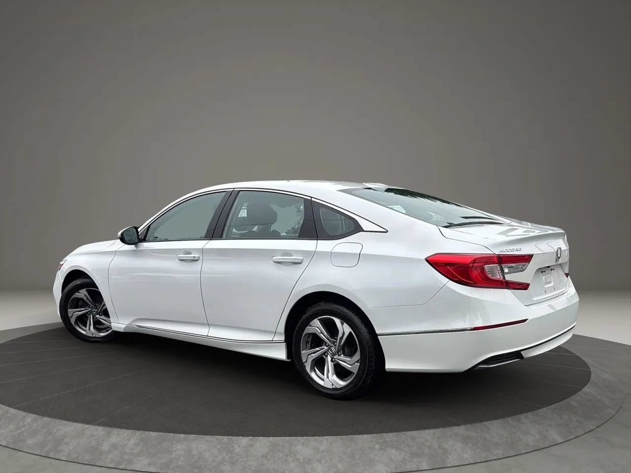 Used 2018 Honda Accord EX-L image 4