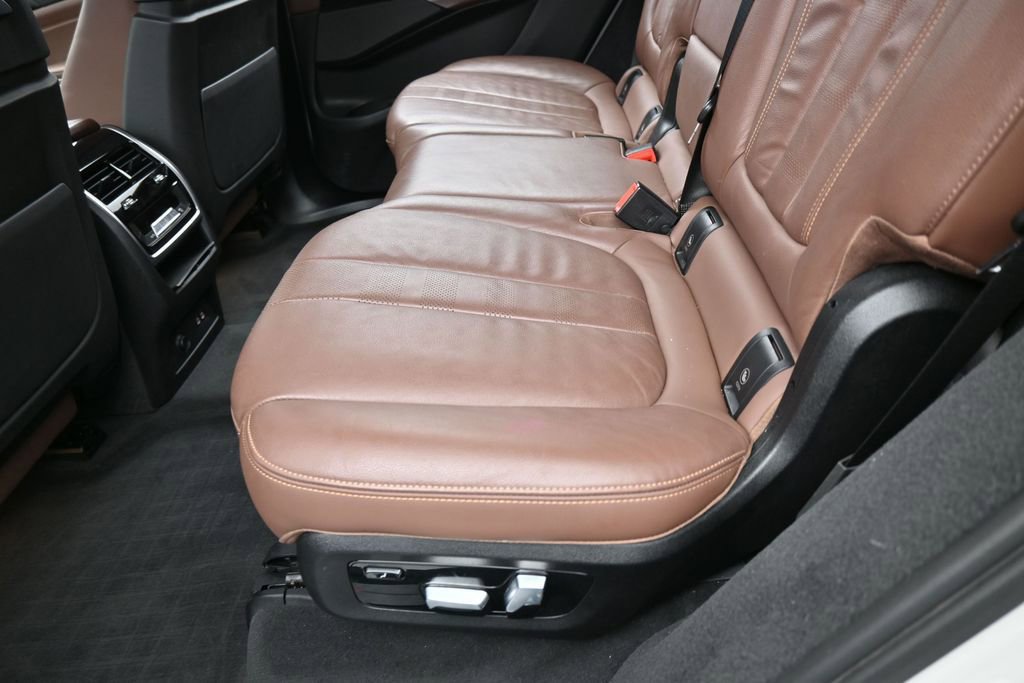 Used 2020 BMW X7 xDrive40i w/ Premium Package AWD/4WD image 37