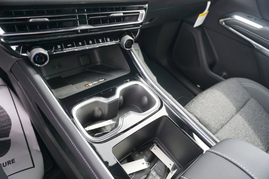 New 2025 Chevrolet Traverse LT w/ Driver Confidence Package image 22