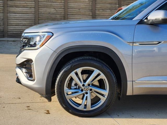 Used 2024 Volkswagen Atlas Cross Sport SEL R-Line image 16