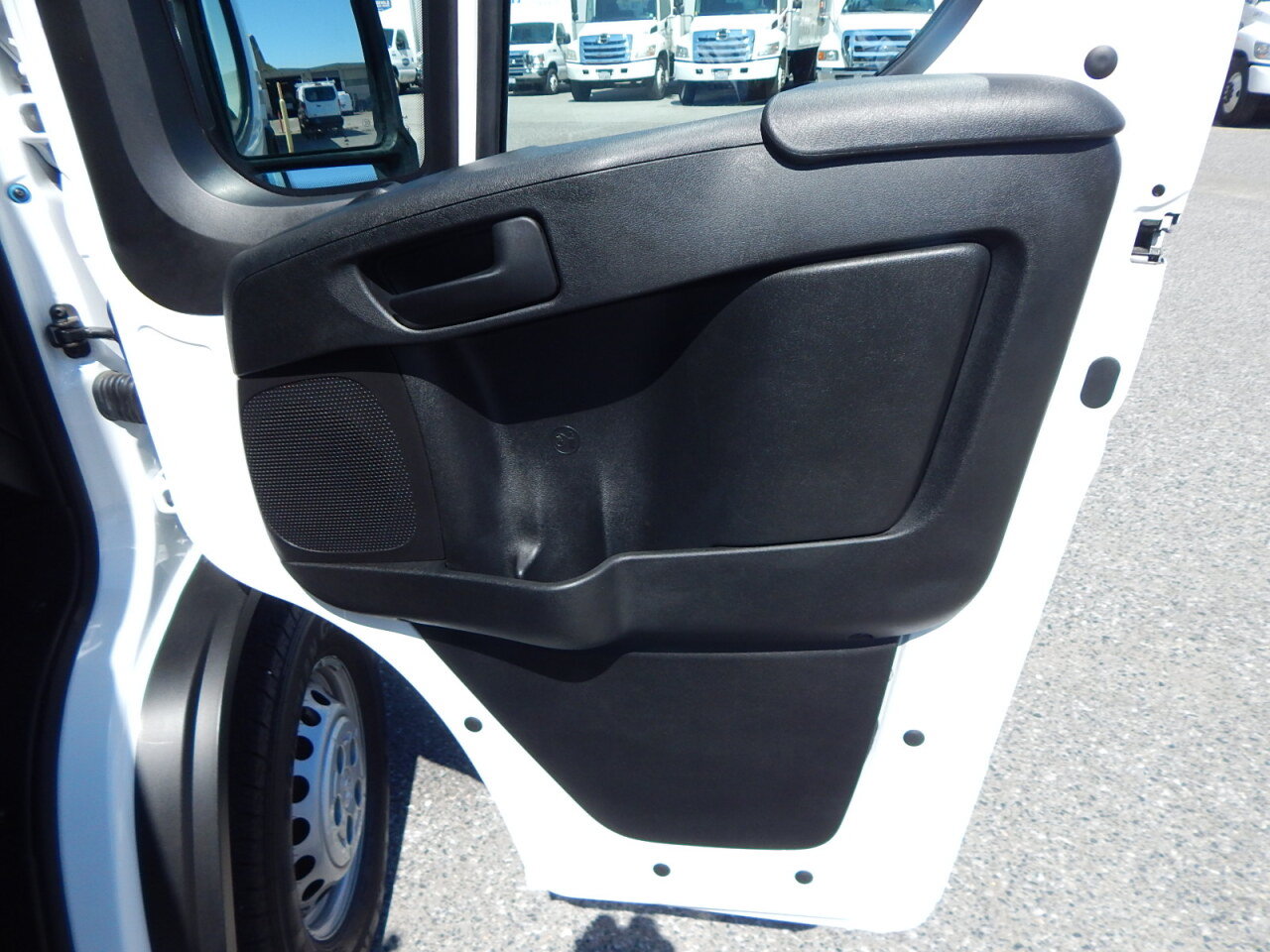 Used 2025 RAM ProMaster 2500 w/ U-Haul Equipment Group FWD image 20