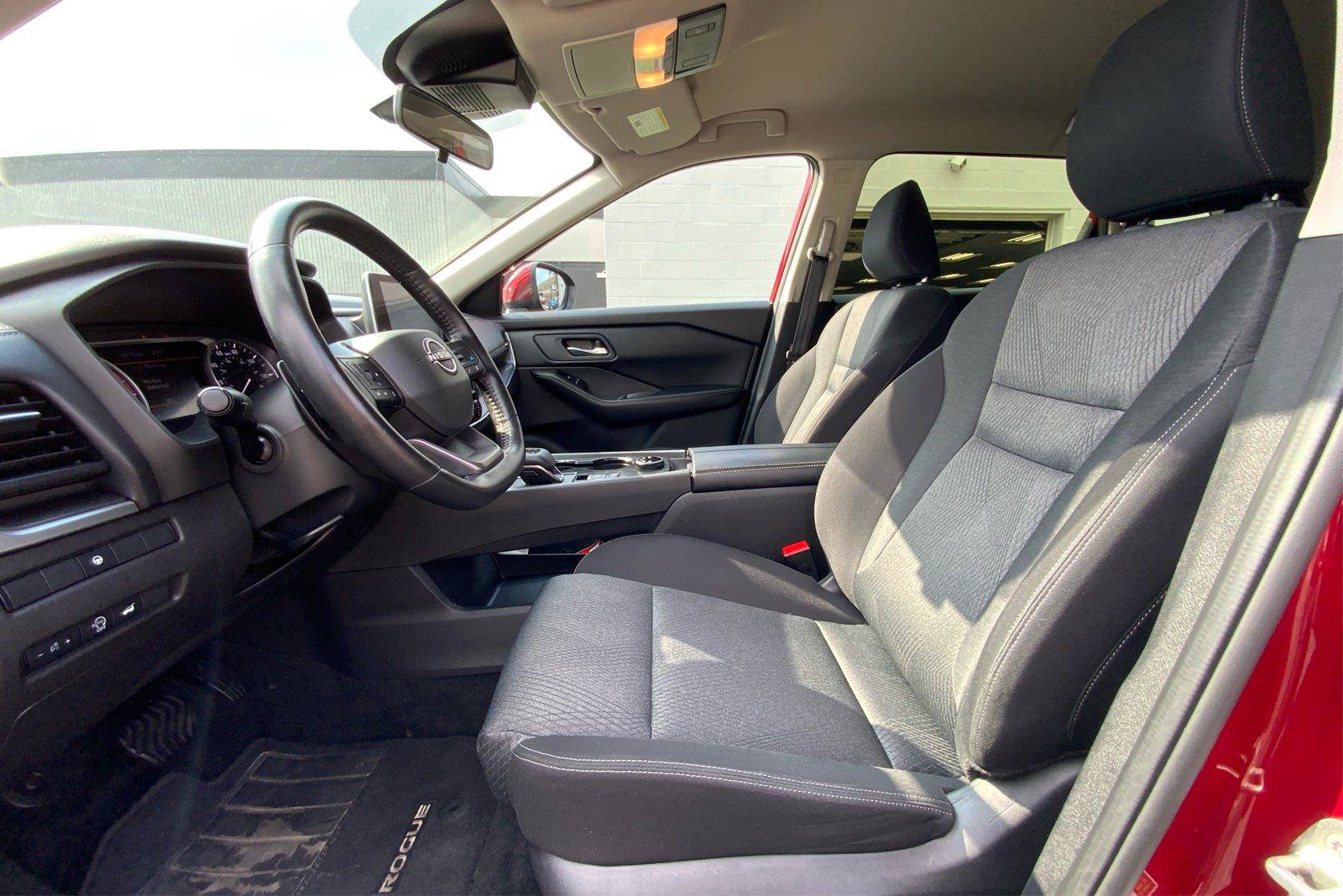 Used 2025 Nissan Rogue SV AWD/4WD image 10