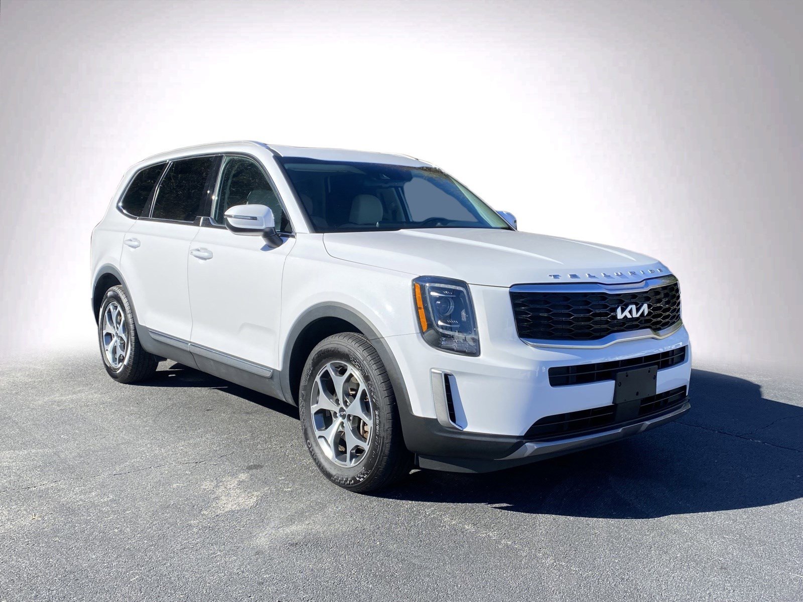 Used 2022 Kia Telluride EX image 2