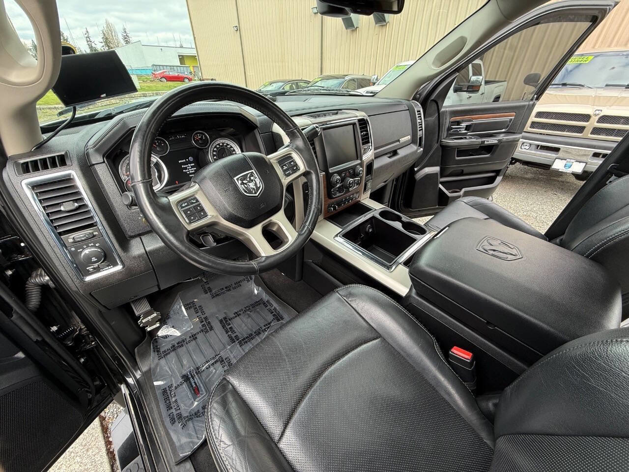 Used 2015 RAM 3500 Laramie w/ Black Appearance Group AWD/4WD image 10