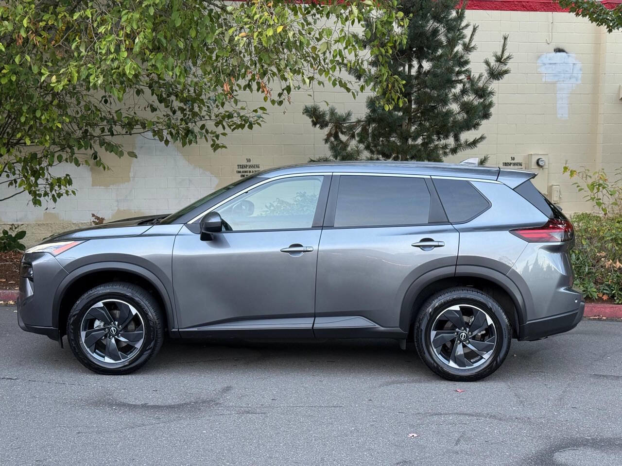 Used 2024 Nissan Rogue SV image 5