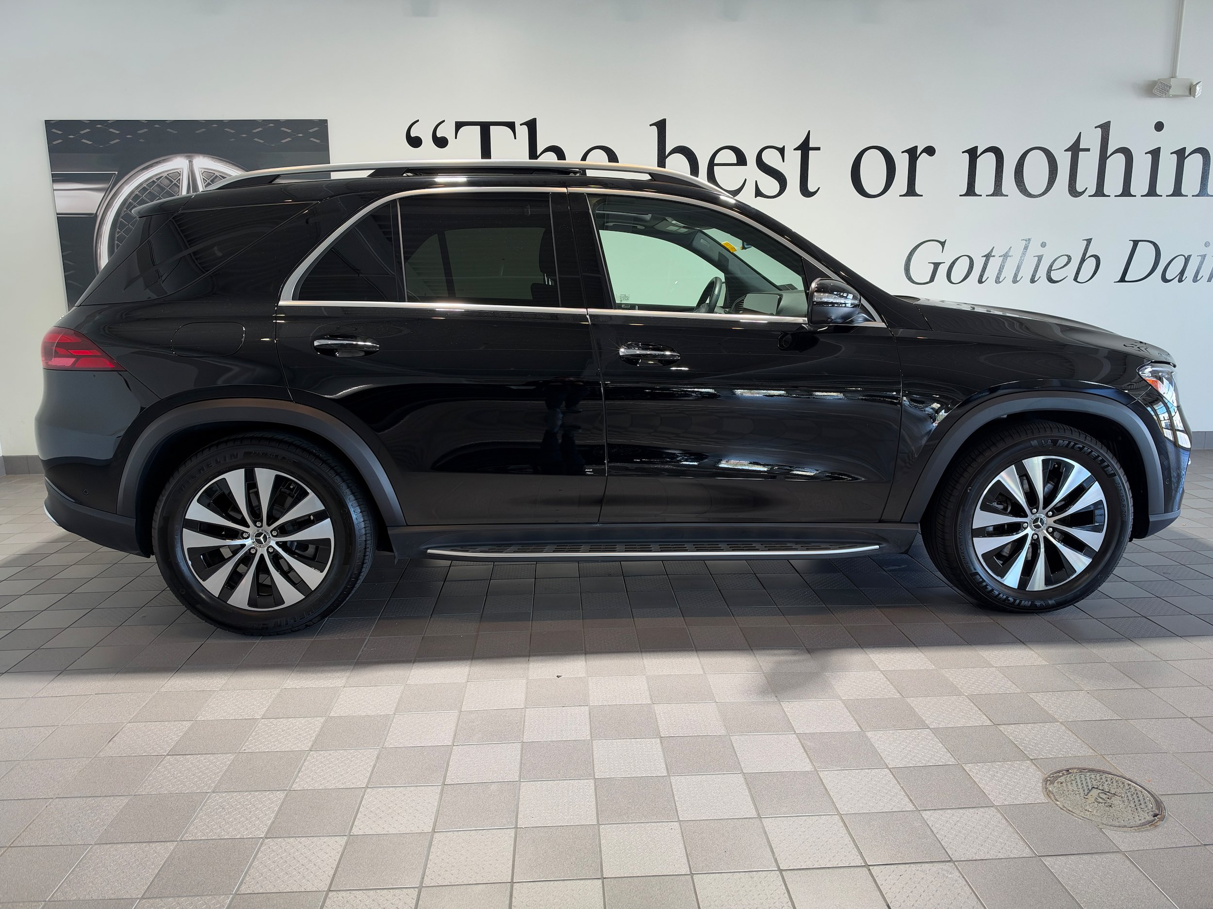 Used 2024 Mercedes-Benz GLE 350 4MATIC image 3