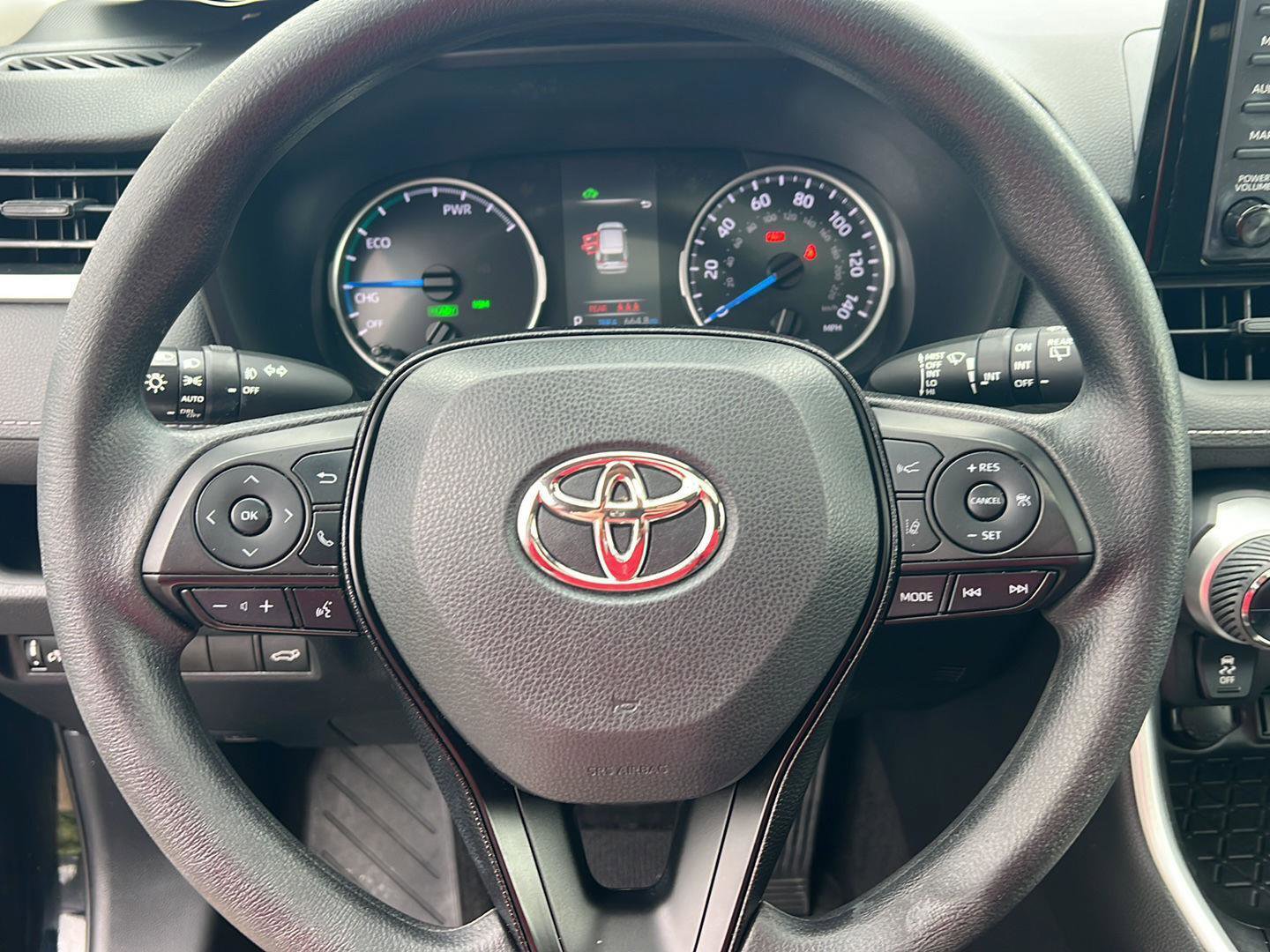 Used 2021 Toyota RAV4 XLE image 19