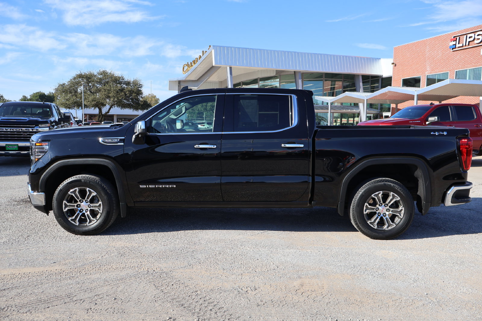 Used 2025 GMC Sierra 1500 SLT AWD/4WD image 2