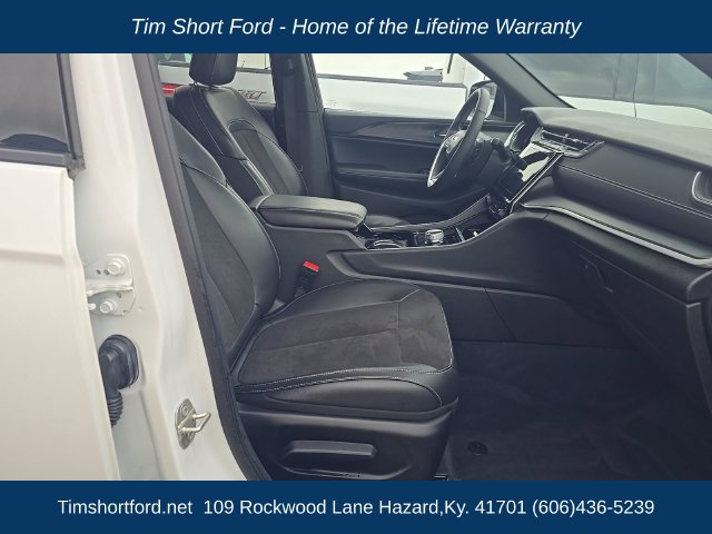 Used 2023 Jeep Grand Cherokee L Laredo AWD/4WD image 8