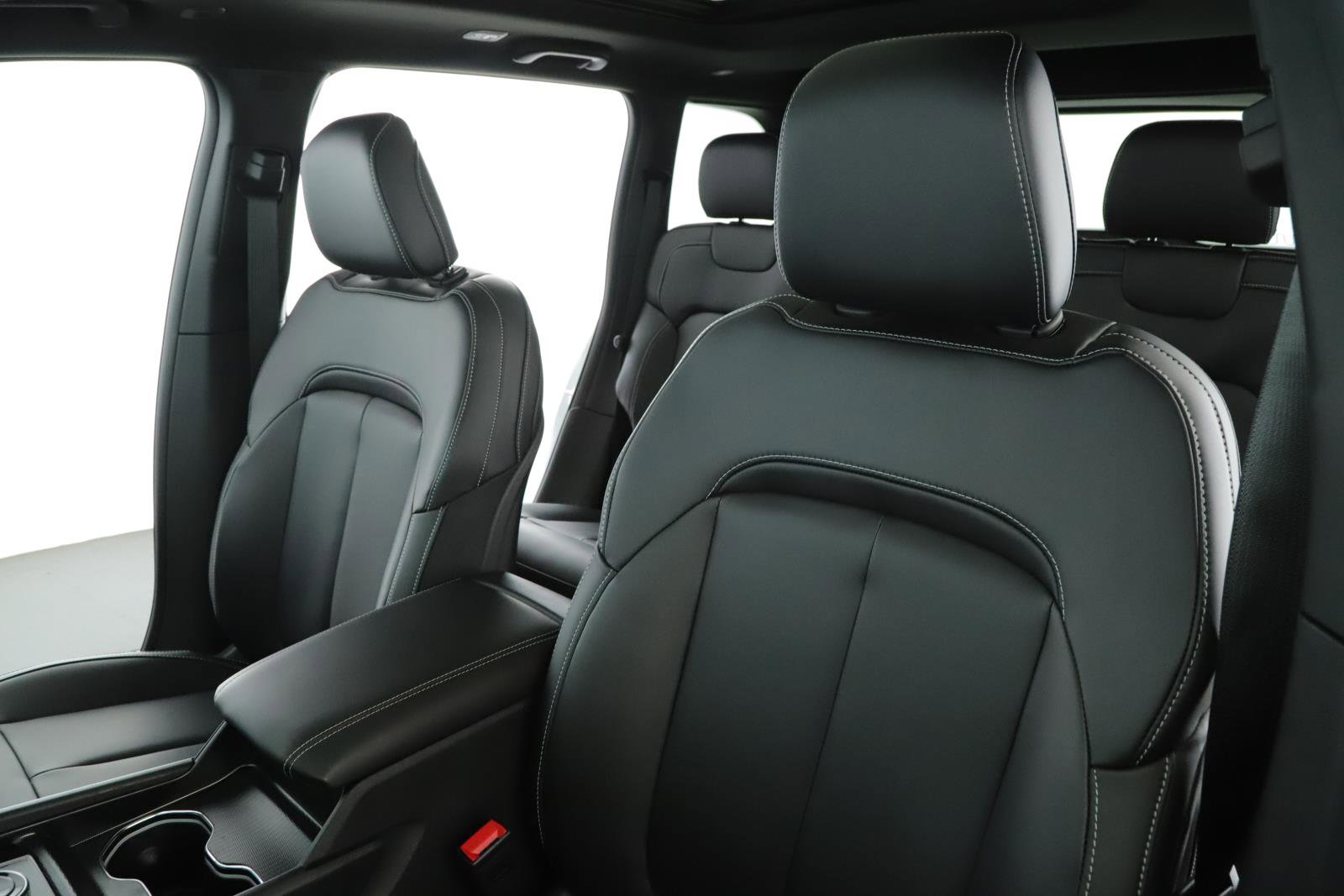 New 2026 Jeep Grand Cherokee Limited w/ Limited Altitude Package image 4