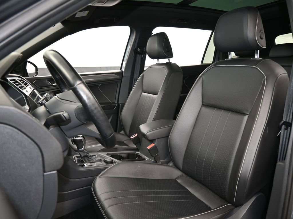 Used 2022 Volkswagen Tiguan SE R-Line AWD/4WD image 10