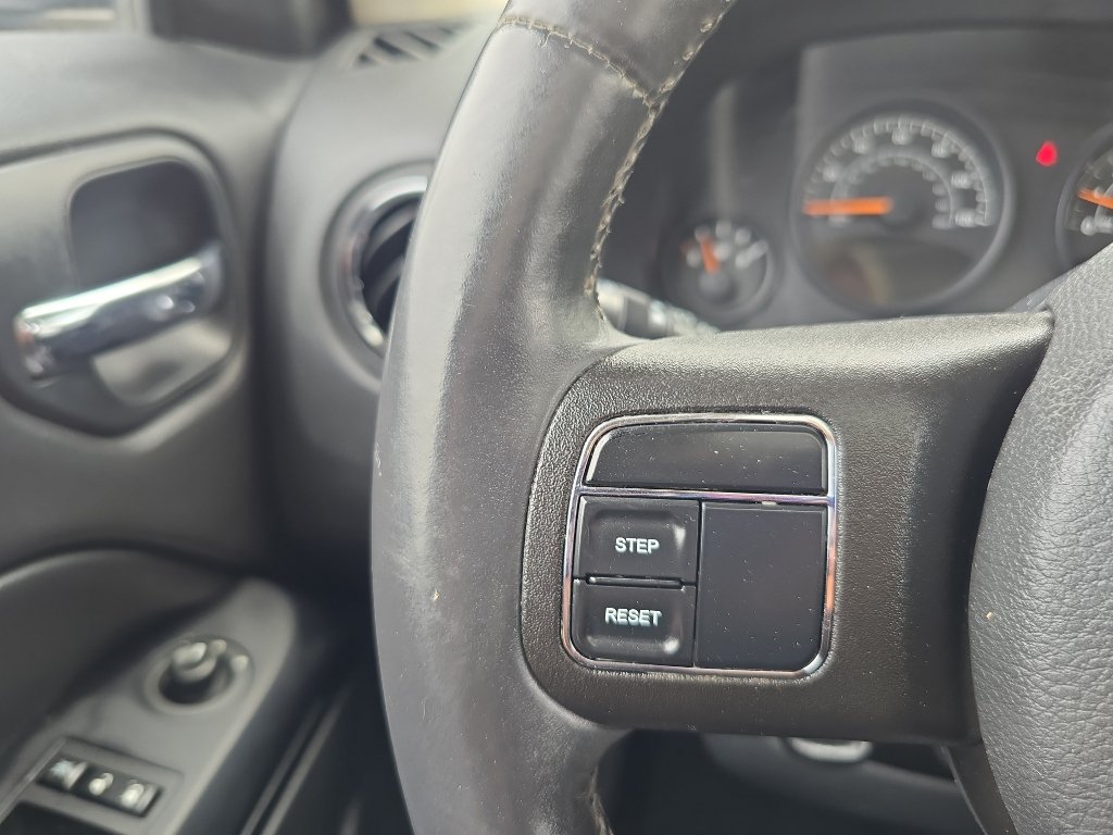 Used 2015 Jeep Patriot High Altitude AWD/4WD image 23