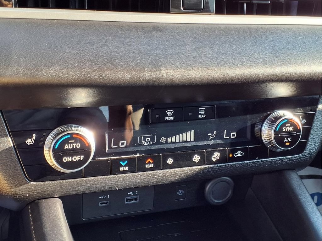 Used 2024 Mitsubishi Outlander SEL FWD image 12