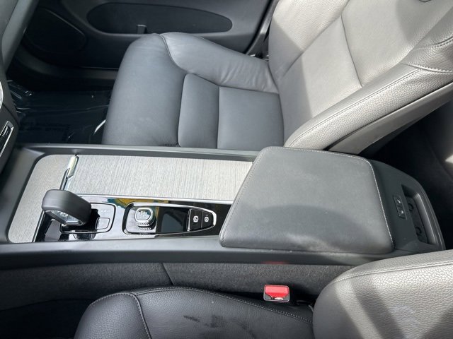 Certified 2025 Volvo XC60 B5 Plus image 25