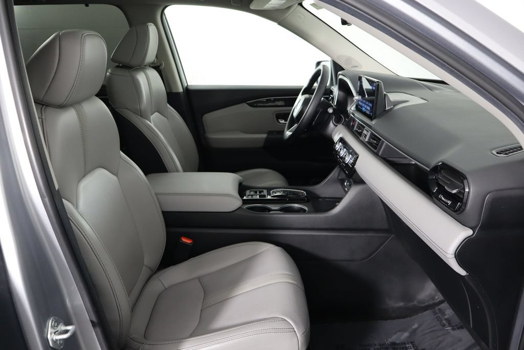 Used 2025 Honda Pilot Touring image 18