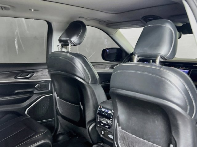 Used 2021 Jeep Grand Cherokee L Limited AWD/4WD image 24