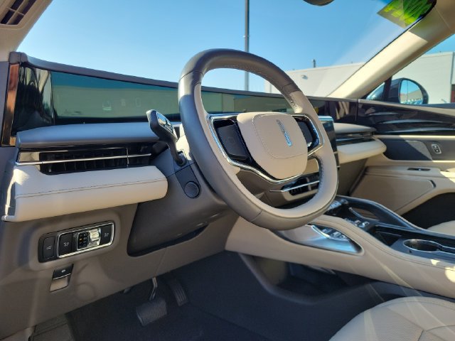 Used 2024 Lincoln Nautilus Premier AWD/4WD image 6