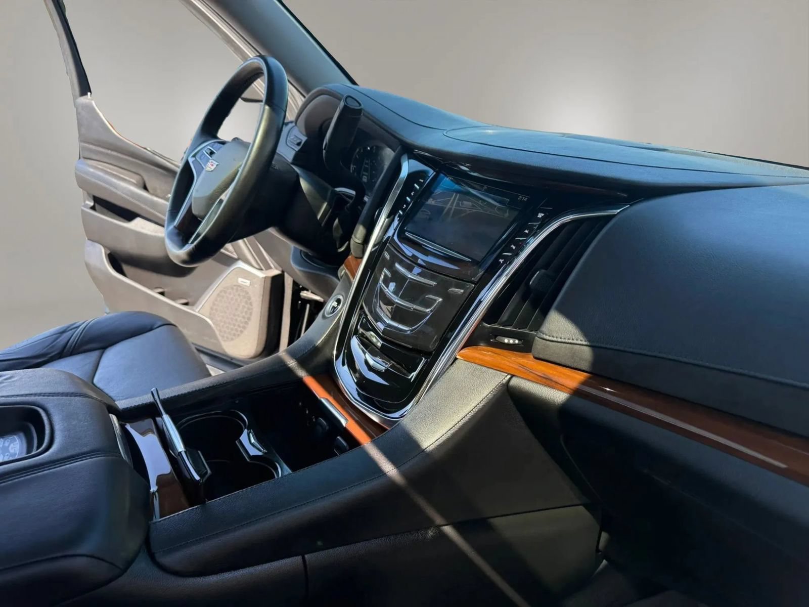 Used 2018 Cadillac Escalade Luxury AWD/4WD image 56