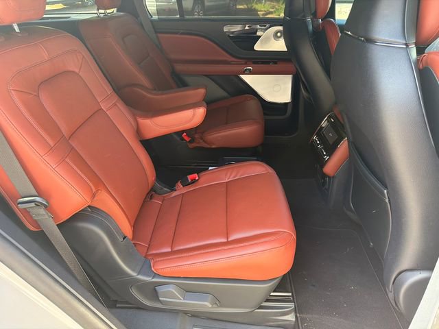 Used 2025 Lincoln Aviator Reserve w/ Equipment Group 201A AWD/4WD image 17