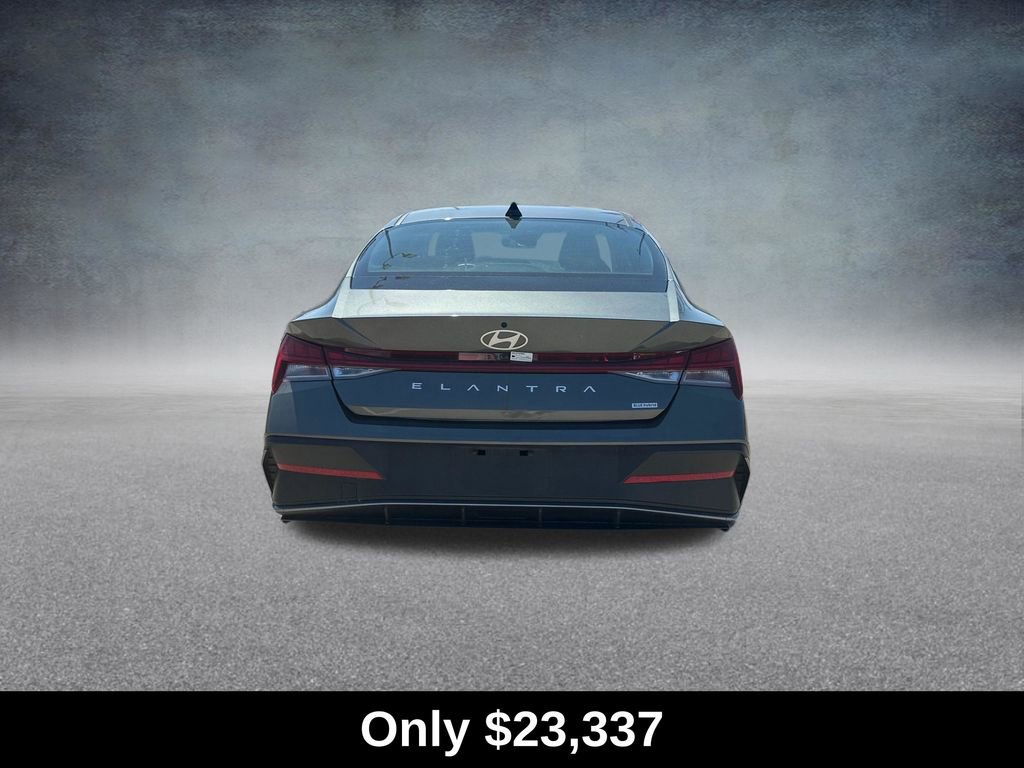 Used 2025 Hyundai Elantra Hybrid FWD image 4