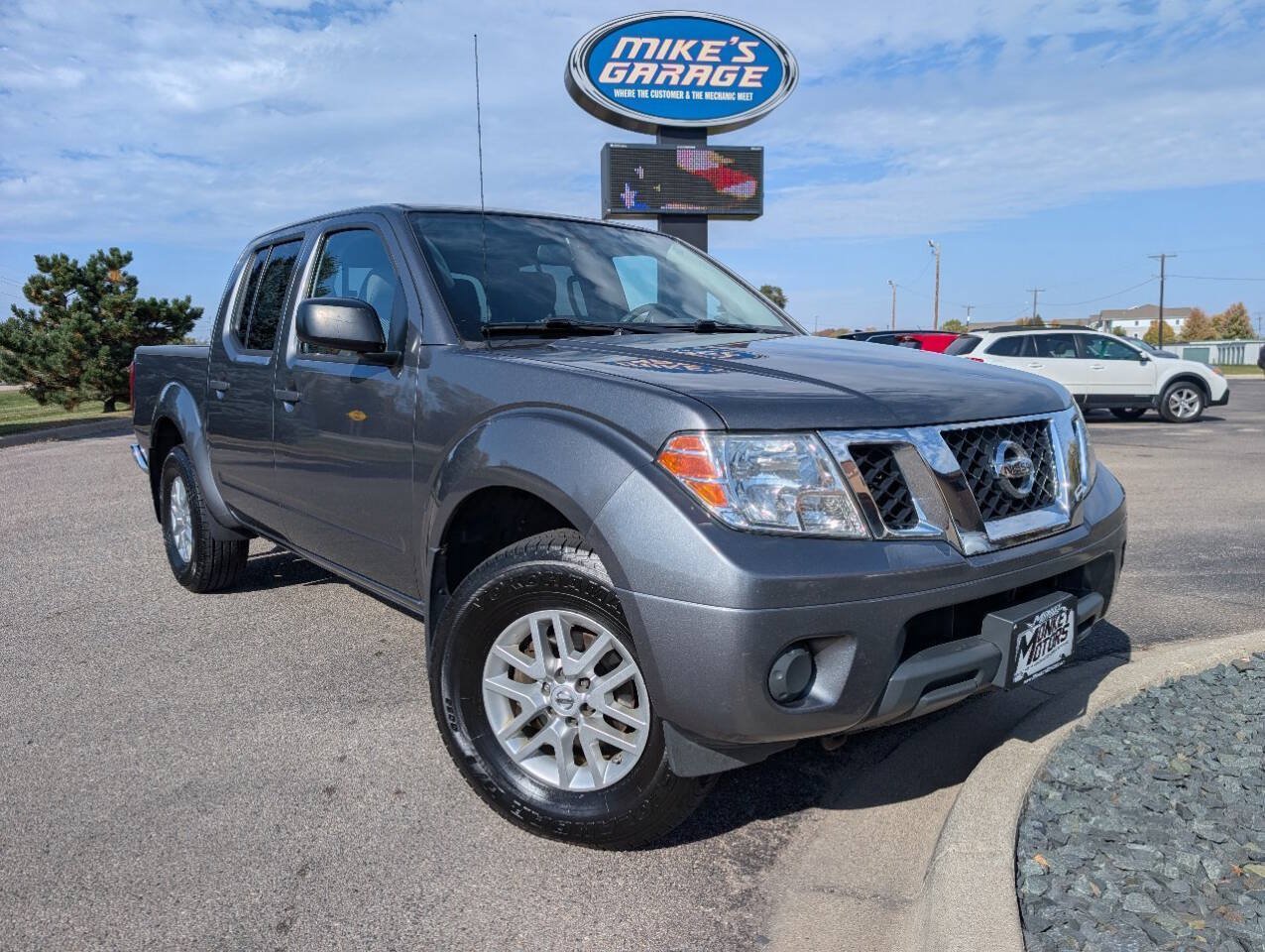 Used 2019 Nissan Frontier SV AWD/4WD image 2