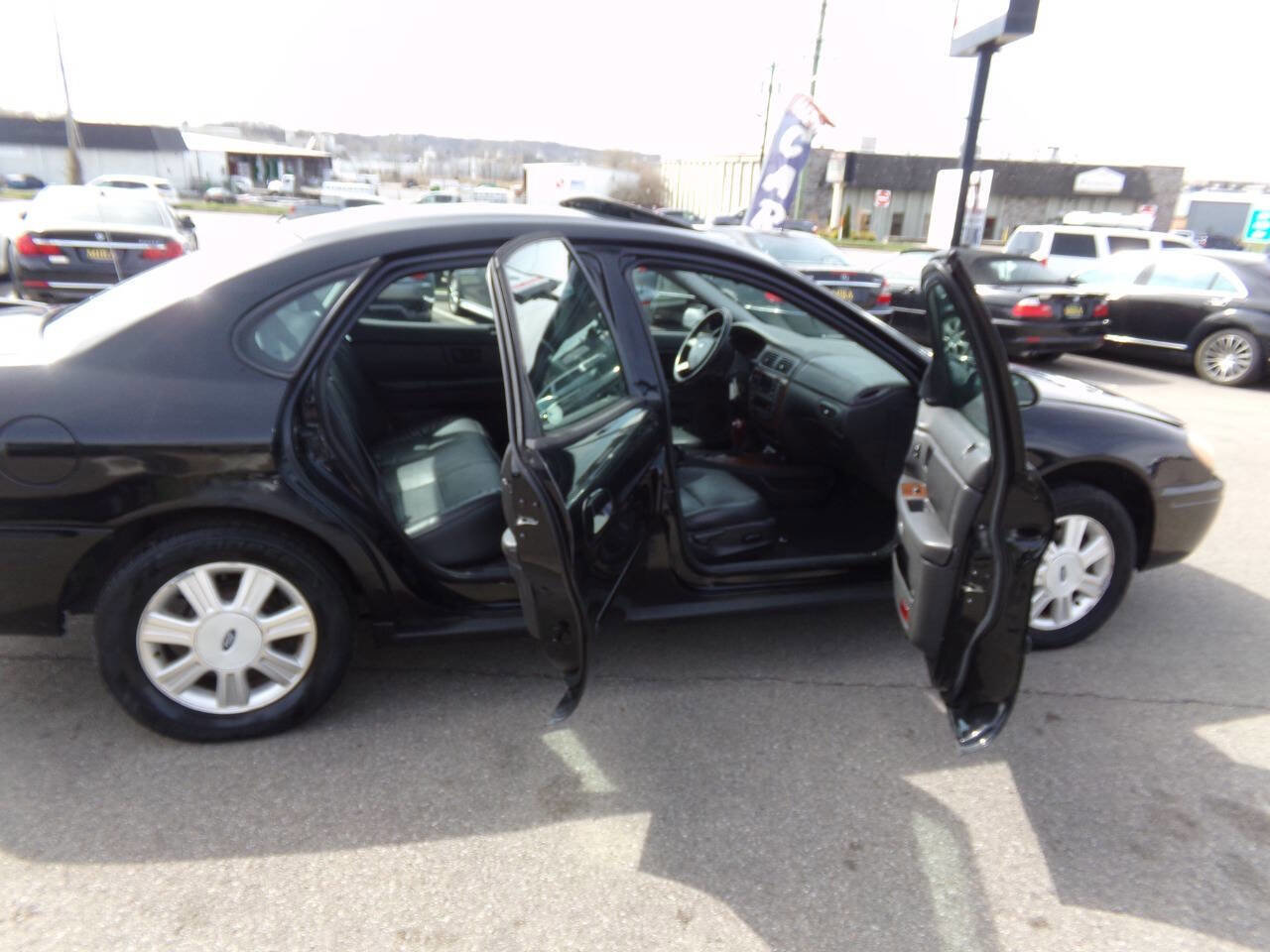 Used 2004 Ford Taurus SEL image 24