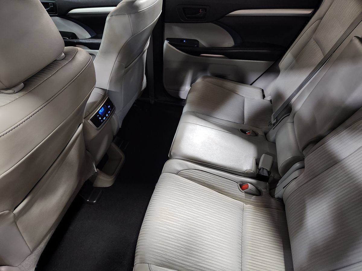 Used 2019 Toyota Highlander Plus FWD image 50