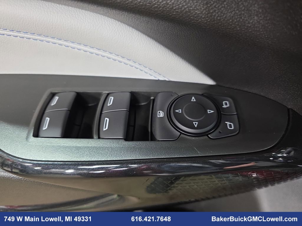 Used 2025 Chevrolet Trax LT w/ LT Convenience Package image 26