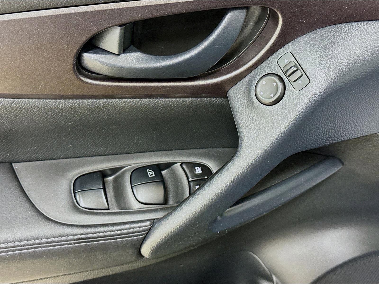 Used 2021 Nissan Rogue Sport S image 17