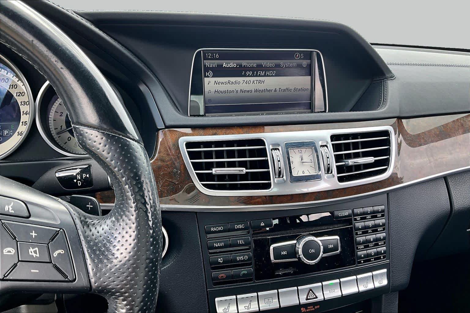 Used 2015 Mercedes-Benz E 400 4MATIC Sedan image 6