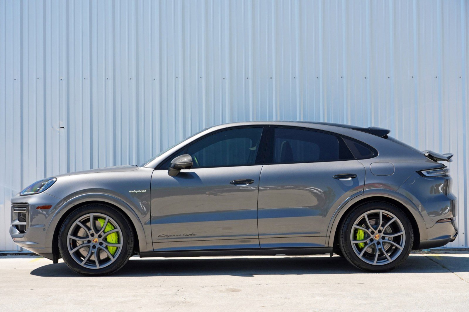 Used 2024 Porsche Cayenne Turbo AWD/4WD image 9