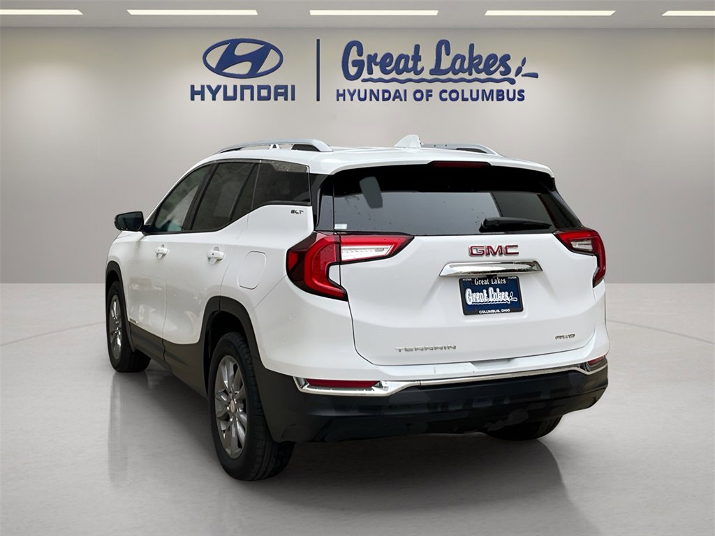 Used 2024 GMC Terrain SLT image 3