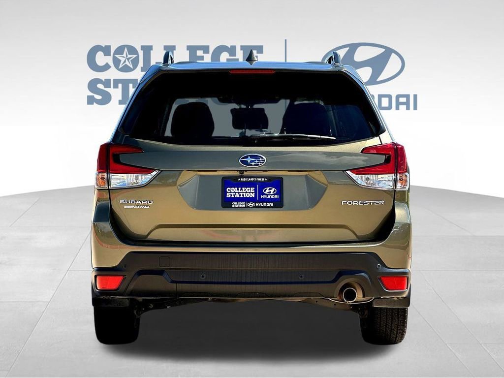 Used 2022 Subaru Forester Limited AWD/4WD image 9