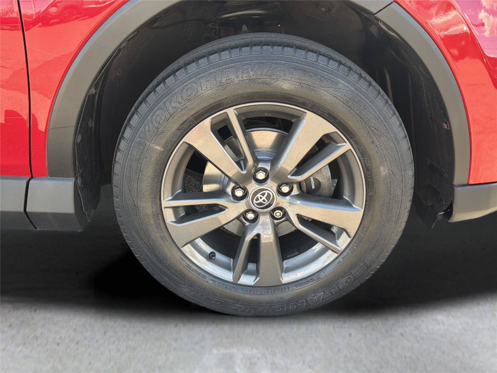 Used 2017 Toyota RAV4 XLE w/ All Weather Liner Package AWD/4WD image 32