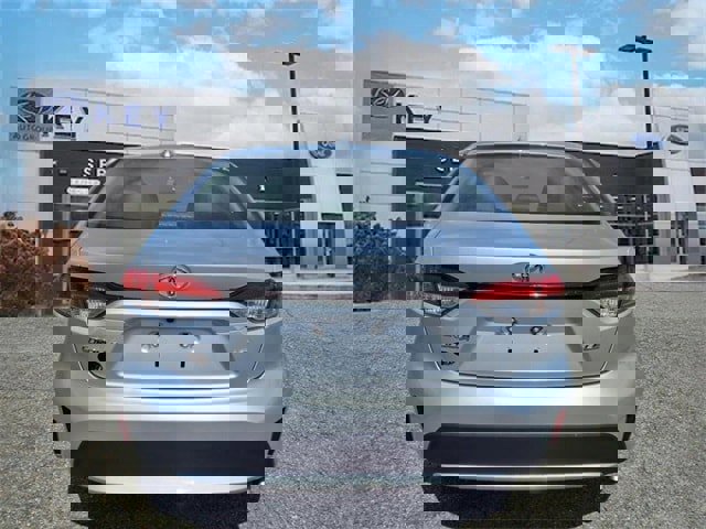 Used 2022 Toyota Corolla LE image 4