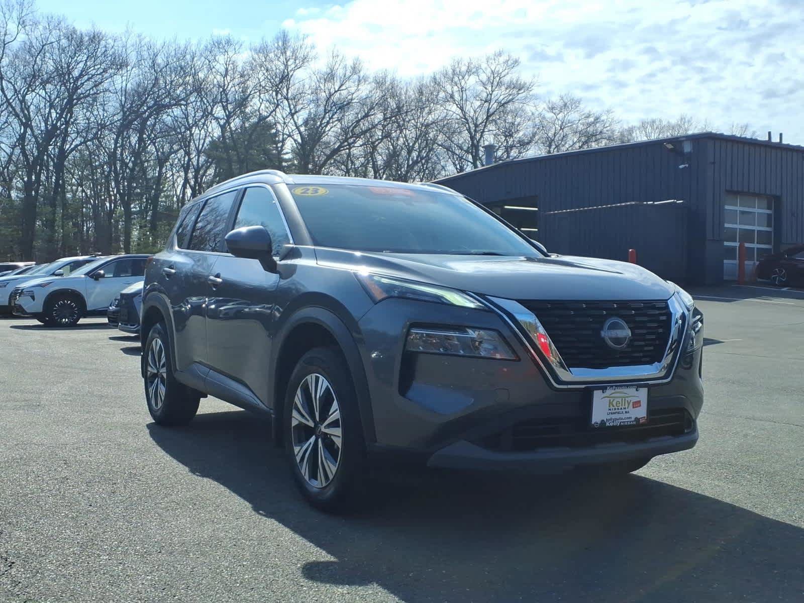 Used 2023 Nissan Rogue SV w/ SV Premium B Package image 3