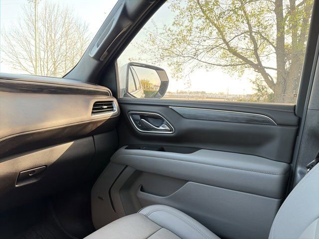 Used 2023 GMC Yukon SLT w/ SLT Premium Package image 26