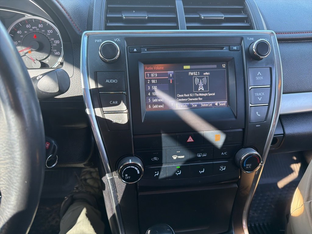 Used 2017 Toyota Camry SE w/ Moonroof Package image 11