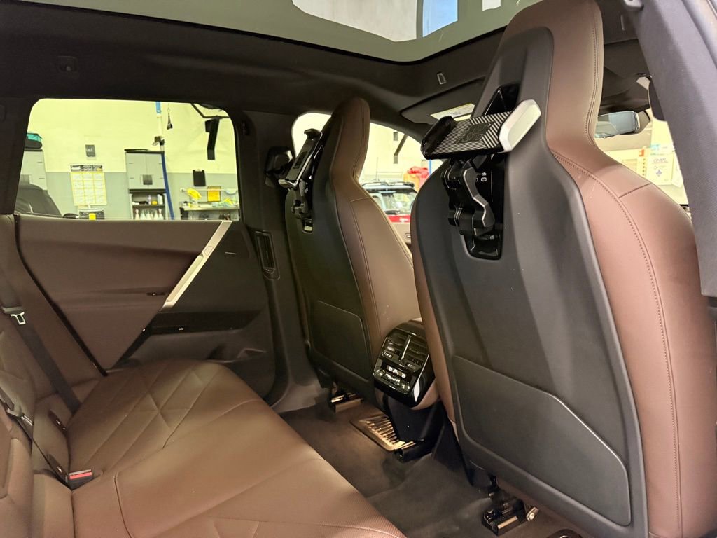 Used 2023 BMW iX xDrive50 w/ Premium Package AWD/4WD image 25