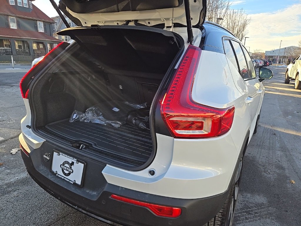 Certified 2024 Volvo XC40 Recharge Ultimate w/ Protection Package Premier image 7