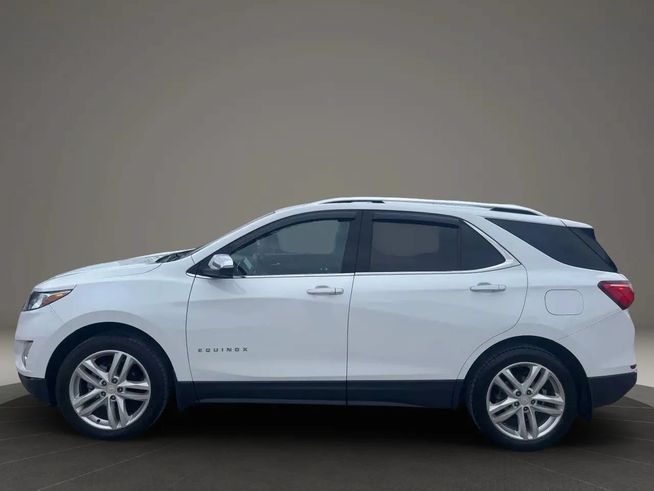 Used 2021 Chevrolet Equinox Premier AWD/4WD image 18