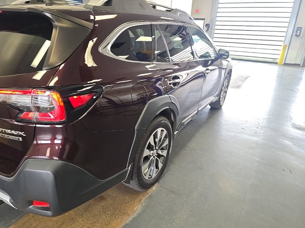 Used 2023 Subaru Outback Touring AWD/4WD image 3