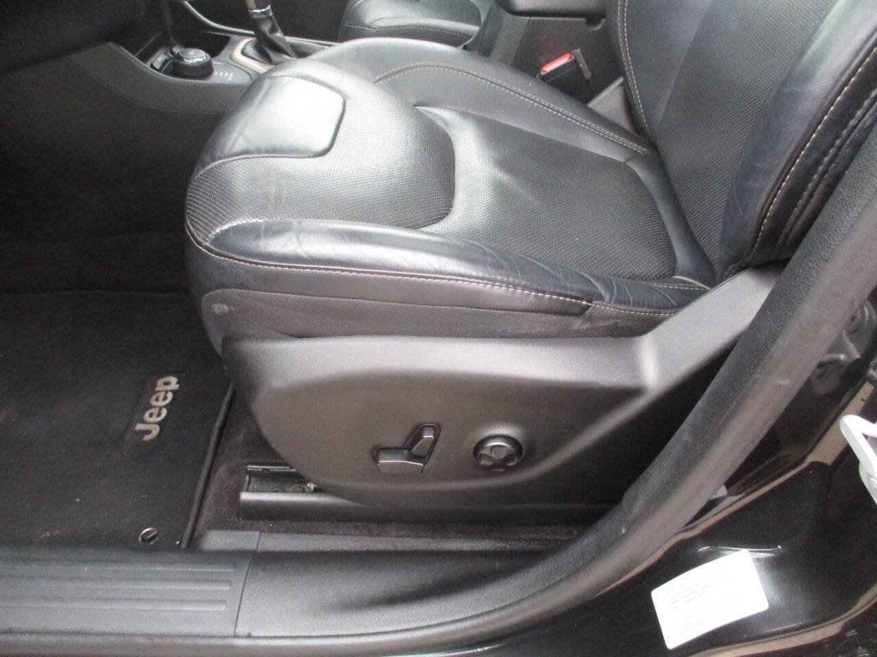 Used 2016 Jeep Cherokee Limited w/ Luxury Group image 15