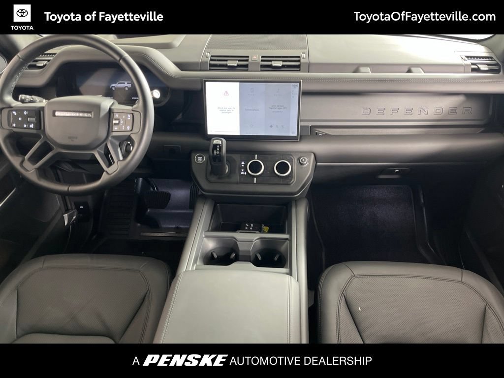 Used 2025 Land Rover Defender 130 X-Dynamic SE AWD/4WD image 15