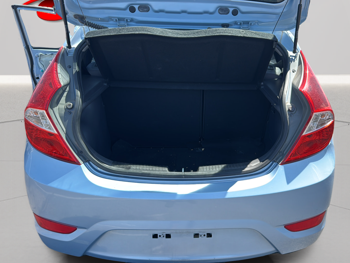 Used 2013 Hyundai Accent SE FWD image 22