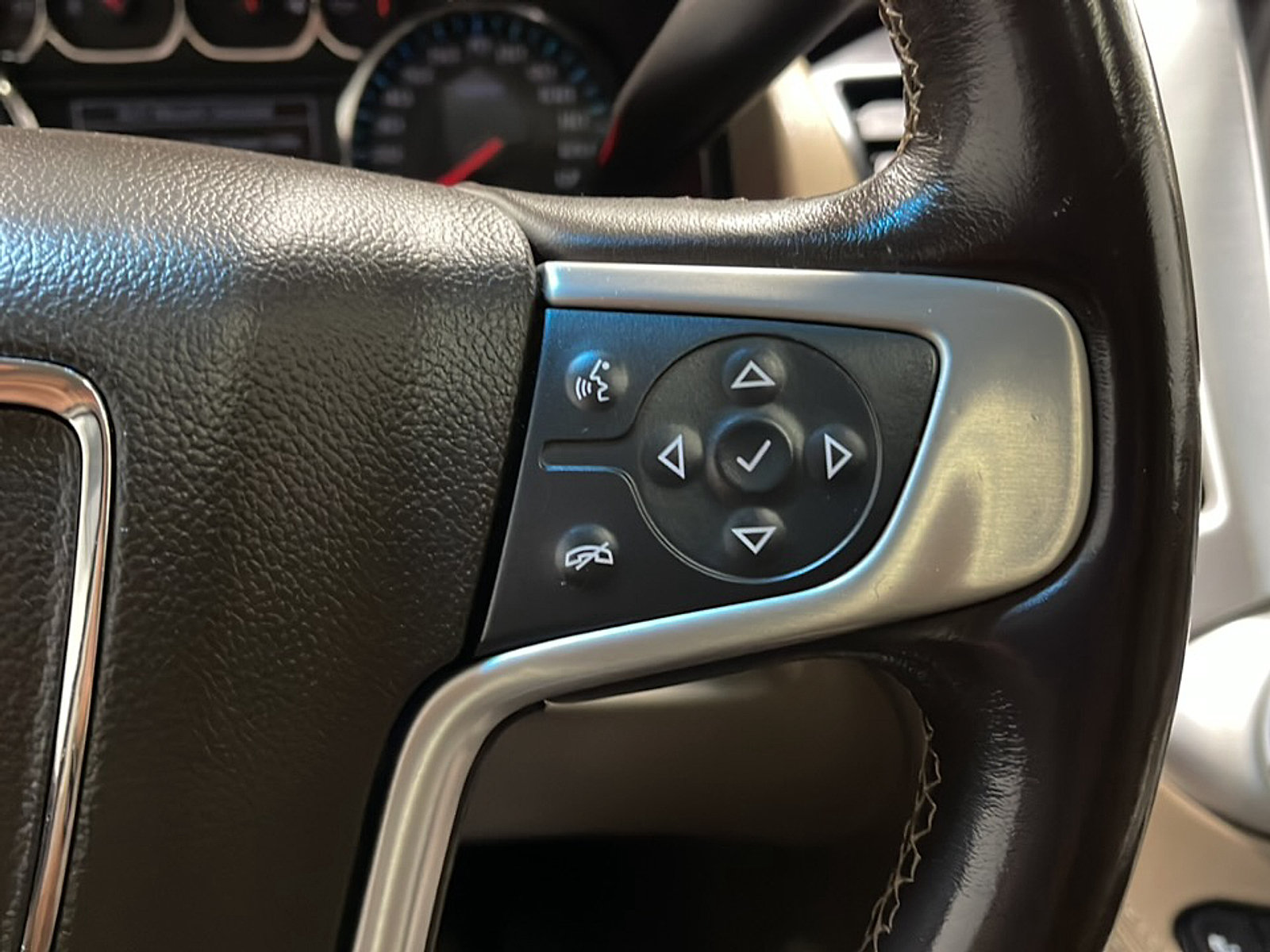 Used 2020 GMC Yukon XL SLT w/ Open Road Package AWD/4WD image 7